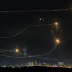 VIDEO Imaginile momentului: Cerul din Tel Aviv plin de rachete / Unele cad în oraș