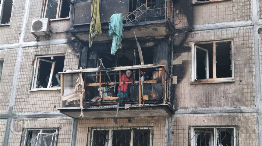  Cel puţin nouă răniţi la Kiev, într-un bloc de nouă etaje, în urma unui atac rus cu drone