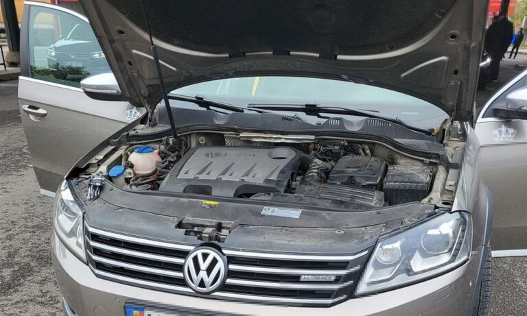Iași - Autoturism reținut la frontieră și amendă de 30.000 de lei