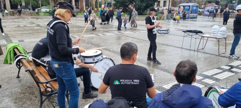 VIDEO Moldova Vrea Autostradă: protest inedit în centrul orașului