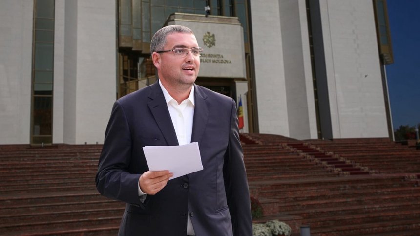  Cum ar putea decizia lui Renato Usatîi de a nu susţine niciun candidat în turul al doilea la alegerile din Republica Moldova să influențeze decisiv rezultatul final