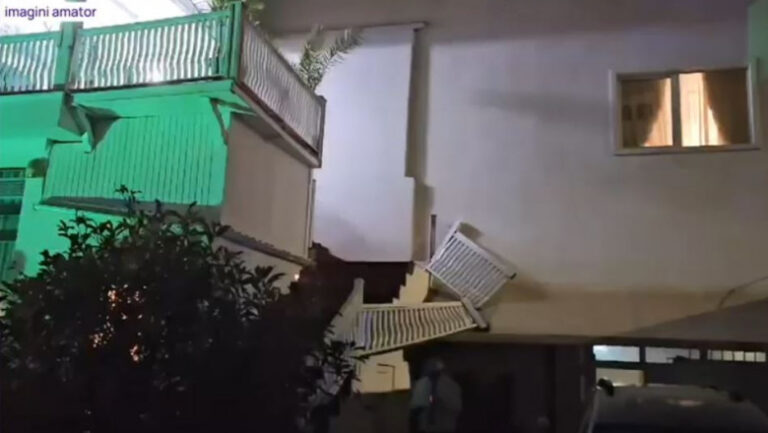 Doi bărbaţi răniţi după ce balustrada scării unui restaurant din Constanța s-a rupt şi au căzut de la etaj