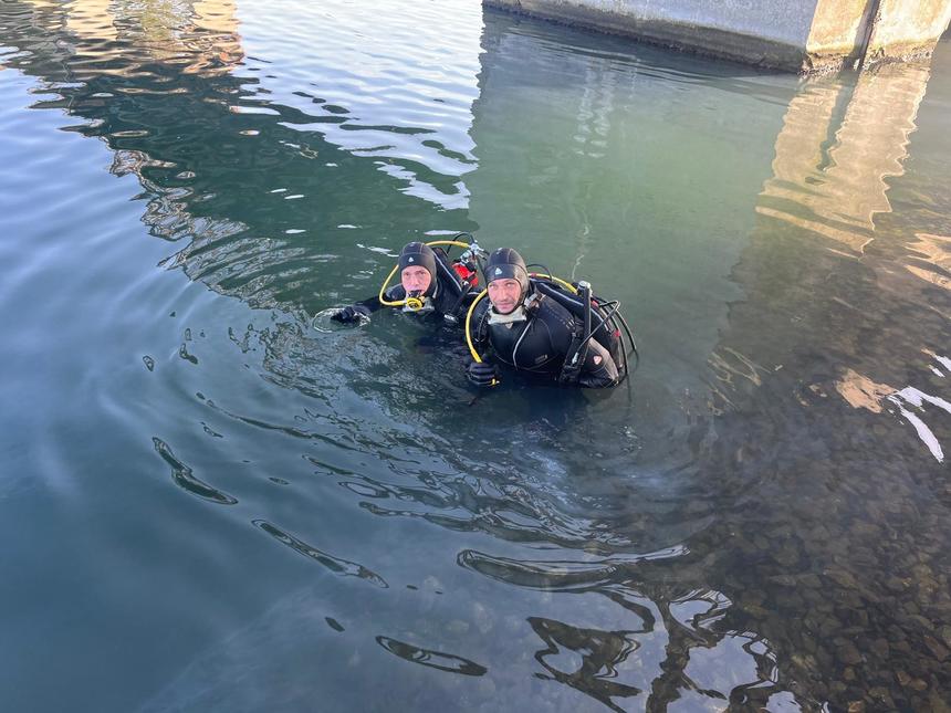  Un bărbat a murit după ce s-a aruncat cu maşina în mare, la Mangalia