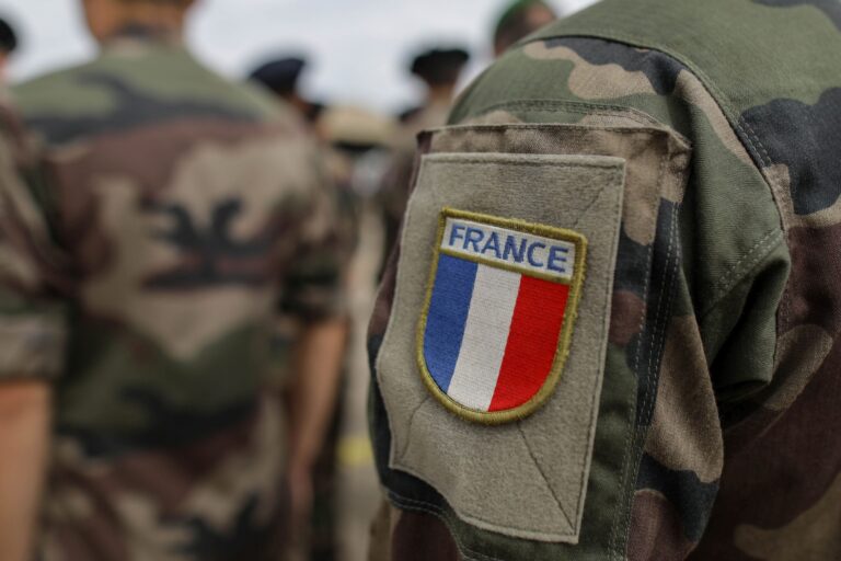 Mii de soldați francezi vor pleca spre România. Vor ajunge la timp?