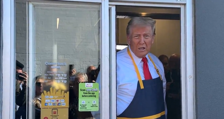 Miliardarul Donald Trump, „angajat” la  McDonald’s pentru o zi