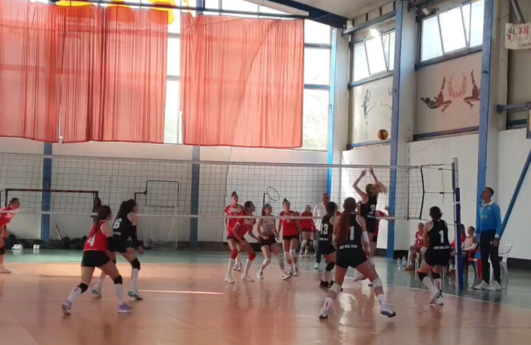 SPORT Ce debut frumos! O mână de puștoaice de la Iași s-a impus în curtea lui Dinamo. A mai spălat obrazul unei grupări care-și bate joc de milioane de euro ale ieșenilor
