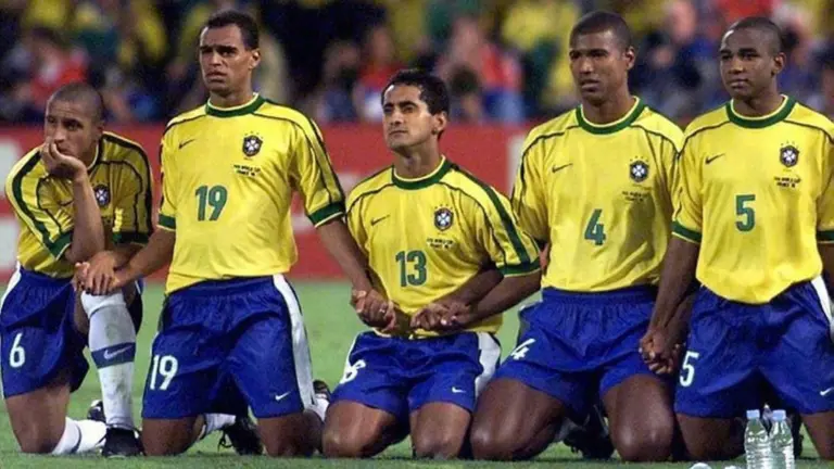 Doliu în fotbal. Un mare fundaș brazilian, finalist la Mondialul din Franța 1998, a murit la doar 56 de ani