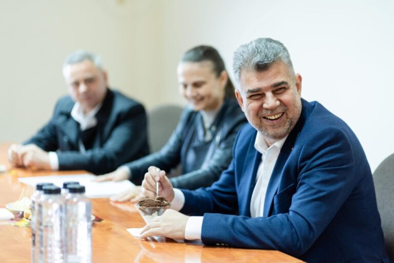 Ciolacu va trebui să aprobe vânzarea, de către nepotul său, a viitorului parc fotovoltaic finanțat de PNRR, deși acesta încă nu există