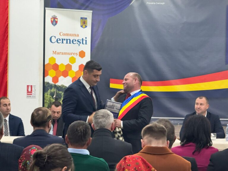 Frăție USR-AUR în Maramureș: Simion, invitat de primarul USR din Cernești. Liderul AUR a venit cu elicopterul