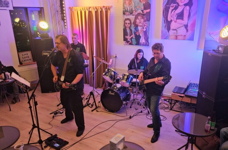 VIDEO Debut special în această seară: concert P’NEUMA la Chez les Amis