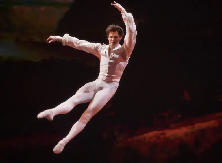 Vladimir Shklyarov, star rus al baletului, a murit după ce a căzut de pe o clădire