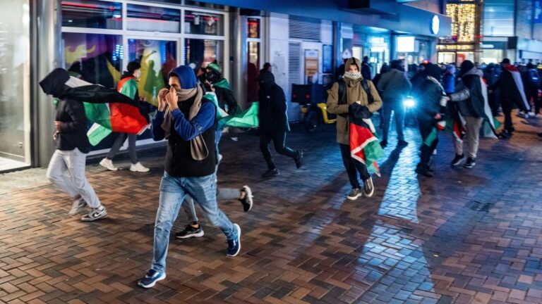 Un prim avion cu suporteri israelieni evacuaţi din Amsterdam a aterizat la Tel Aviv