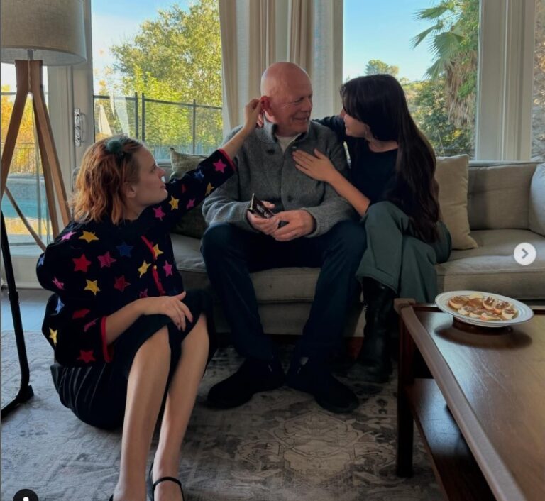 Apariție rară a actorului Bruce Willis în fotografii de familie, de Ziua Recunoştinţei