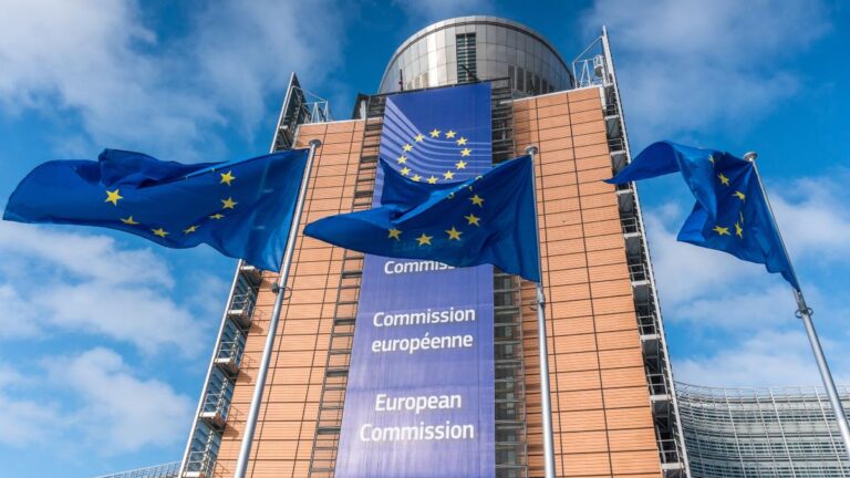 Comisia Europeană vrea o înțelegere cu Trump privind apărarea europeană, în schimbul păcii comerciale