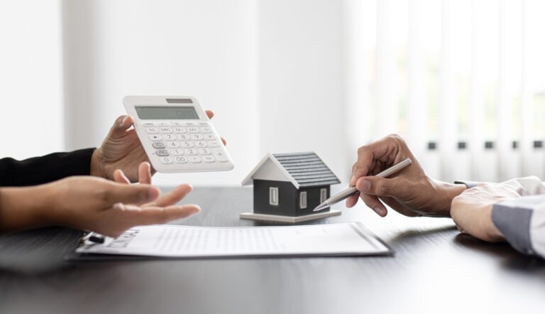Analiză: Doi din trei români care vor credit ipotecar aleg locuinţe finalizate după 2010