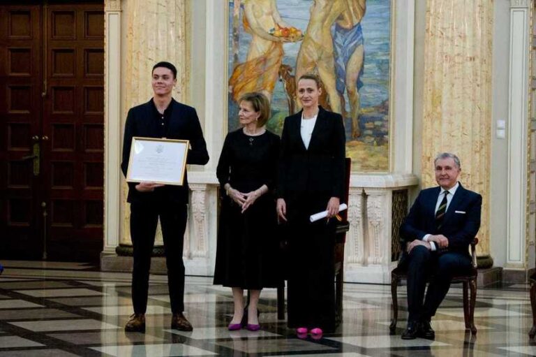 Camelia Potec şi David Popovici au fost onoraţi de familia regală a României