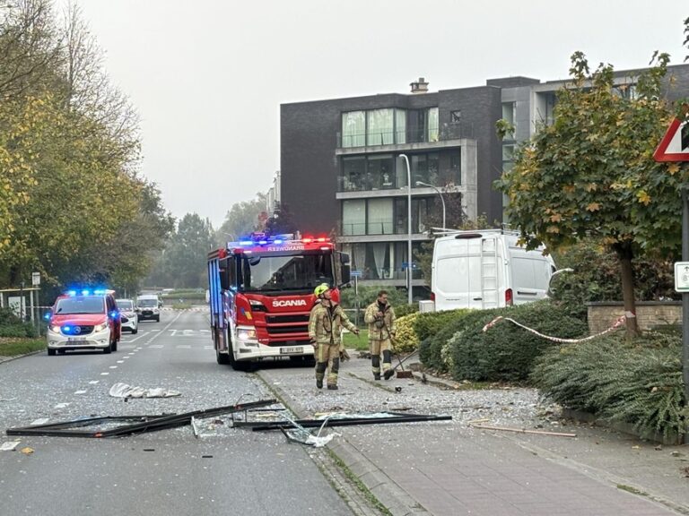 Doi români au fost răniți, după ce apartamentul din Belgia pe care îl renovau, a explodat