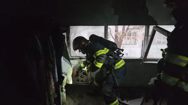 Fabrică de textile din Vaslui, mistuită de flăcări din cauza unei imprimante defecte