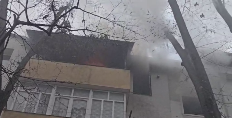 Incendiu puternic într-un apartament din Vaslui. La fața locului a fost găsită o victimă inconștientă, cu multiple arsuri