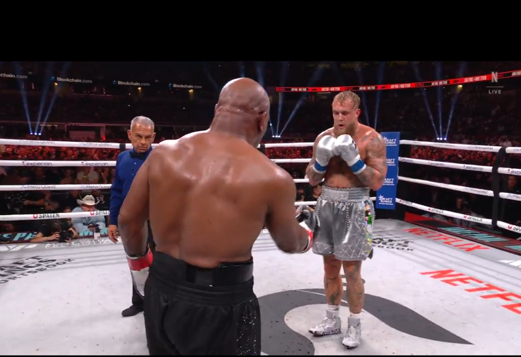 VIDEO Youtuberul Jake Paul l-a învins pe legendarul pugilist Mike Tyson, prin decizie unanimă, într-un meci disputat în Texas