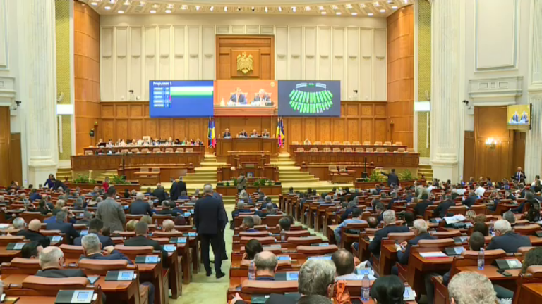 Parlamentarii se întrunesc pentru a dezbate situația absenţelor nemotivate din Parlament. Propunere pentru creșterea sancționării la 5% din indemnizaţia lunară 