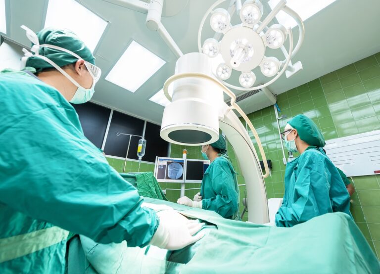 Medicii fără specializare care tratează minori în situații de urgență, scutiți de daune și prejudicii