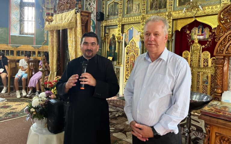 Premieră națională la Iași: Preoții ortodocși și cei catolici predică despre reciclare și RetuRo