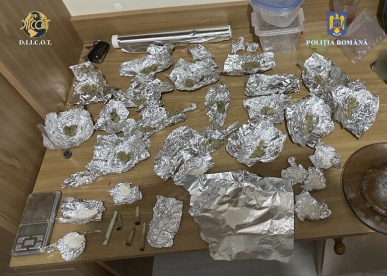 Zeci de elevi ieșeni prinși într-un dosar de trafic de droguri de mare risc. Au fost găsite seringi cu heroină