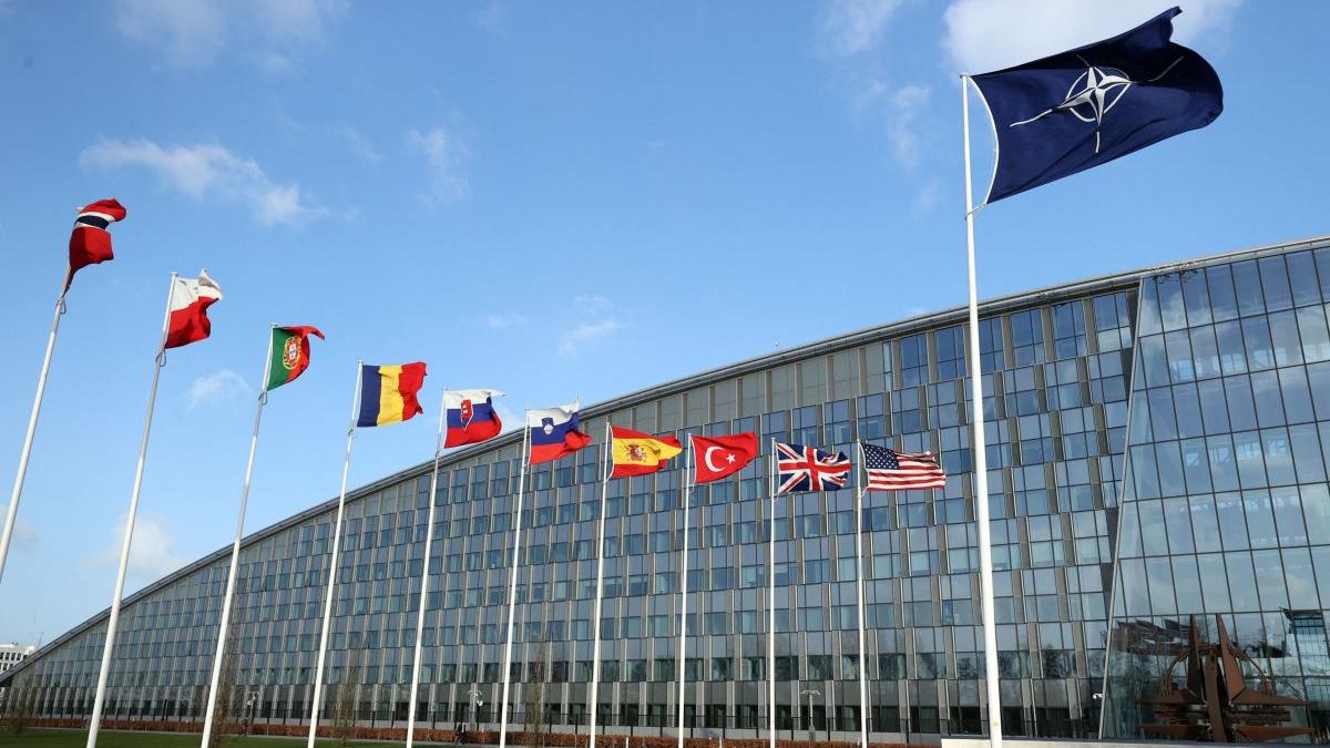 Reuniune NATO la Bruxelles: Europenii acuză Moscova că pune piedici încercării lui Trump de a face pace în Ucraina