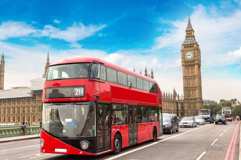 Turismul românesc, promovat timp de o lună, pe autobuzele din Londra