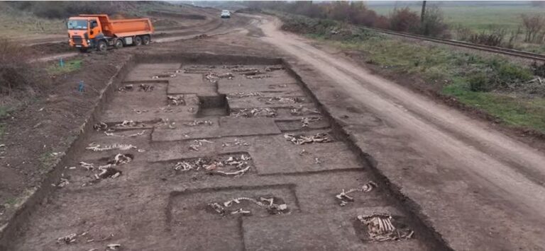 Un cimitir vechi de 1900 de ani și structuri antice din lut, descoperite  în cadrul lucrărilor de infrastructură desfăşurate pe Lotul 4 al căii ferate dintre Timişoara şi Arad