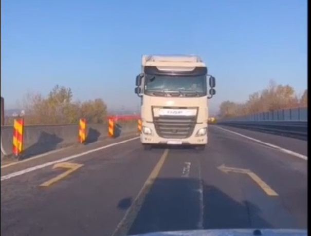 FOTO Şofer polonez amendat şi cu permisul suspendat după ce a mers cu TIR-ul pe contrasens, pe autostrada A1