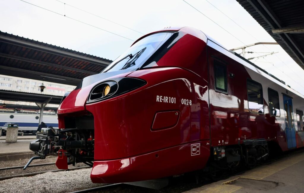 CFR Călători primește încă 12 trenuri electrice noi, ce vor uni Iași cu București și Cluj Napoca