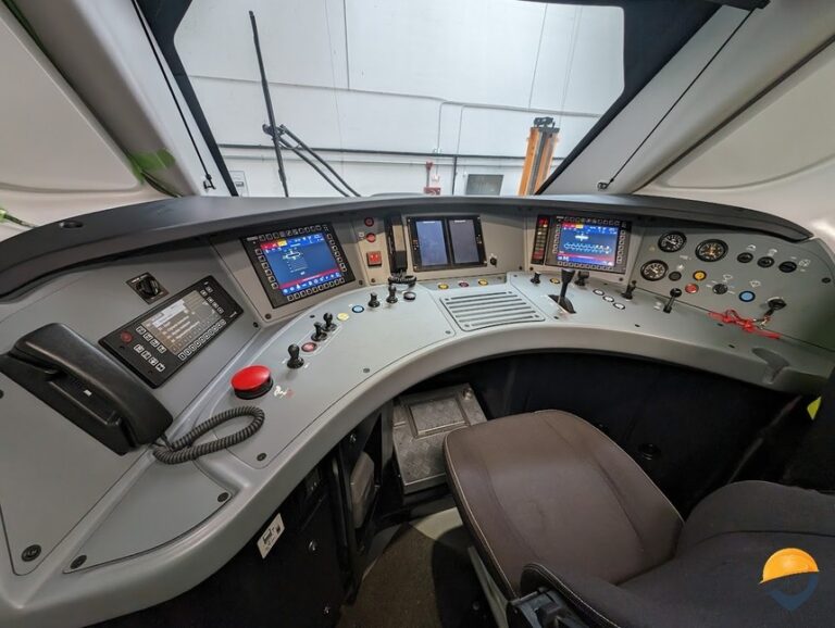 Primul tren electric nou din România a plecat miercuri dimineaţă din Gara de Nord spre Braşov. Face două ore şi jumătate şi poate fi o alternativă la traficul de coşmar de pe DN1