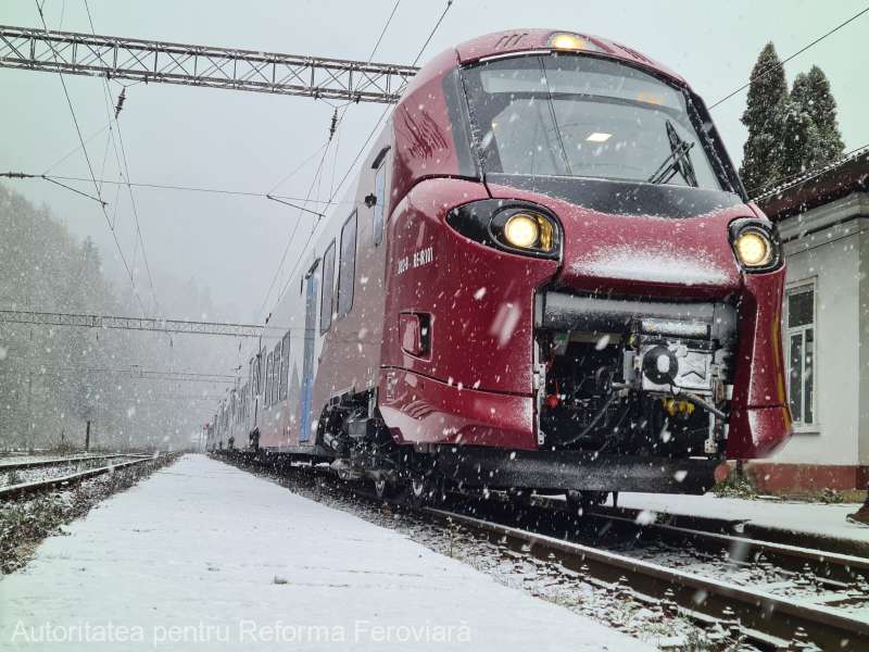 Primul tren cumpărat de România în ultimii 20 de ani va intra în circulaţie cu călători pe 20 noiembrie