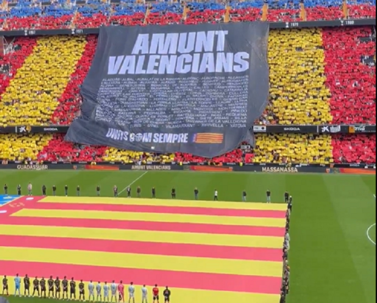 Omagiu emoţionant pe Mestalla la primul meci al Valenciei de după inundaţiile devastatoare din regiune