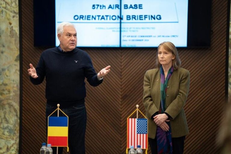 Ministrul Apărării, a vizitat, alături de ambasadoarea SUA la Bucureşti, baza de la Mihail Kogălniceanu. Ce mesaj a transmis oficialul american românilor