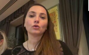 Anamaria Gavrilă îi cere lui Nicuşor Dan să declare public că nu suferă de nicio afecţiune psihică: „Are mișcări bruşte şi repetitive ale capului și privirea pierdută”