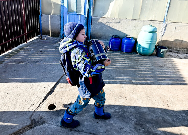 „Vă mulțumesc! Nu credeam că voi trăi așa ceva eu și copiii mei!” Campania ZDI: lacrimi de fericire în familiile defavorizate din Șipote