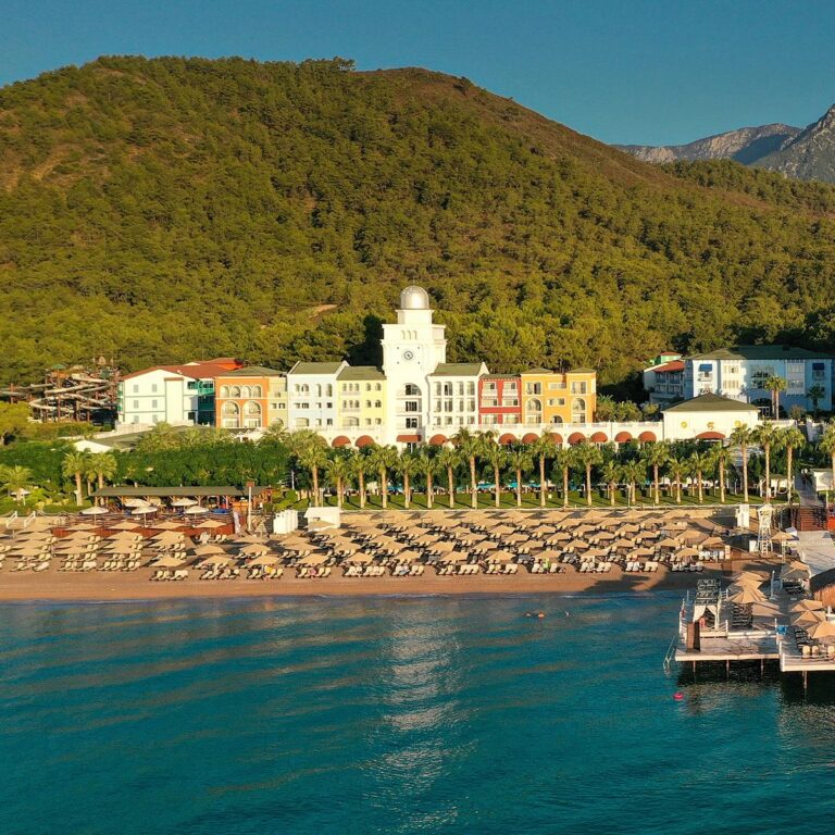 Revelionul în stil turcesc, în Antalya: răsfăț, relaxare și petreceri fastuoase pentru toți oaspeții, indiferent de varstă