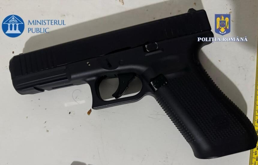 Bărbat din judeţul Galaţi, reţinut după ce a încercat să vândă un pistol calibru 9 mm