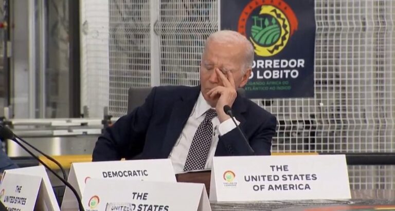 VIDEO -Joe Biden pare să „moţăie” în timpul unui summit istoric cu lideri africani