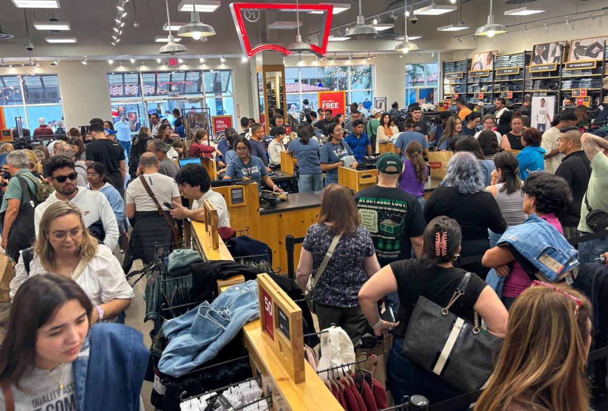 Cumpărăturile online de Black Friday în SUA au atins 10,8 miliarde de dolari