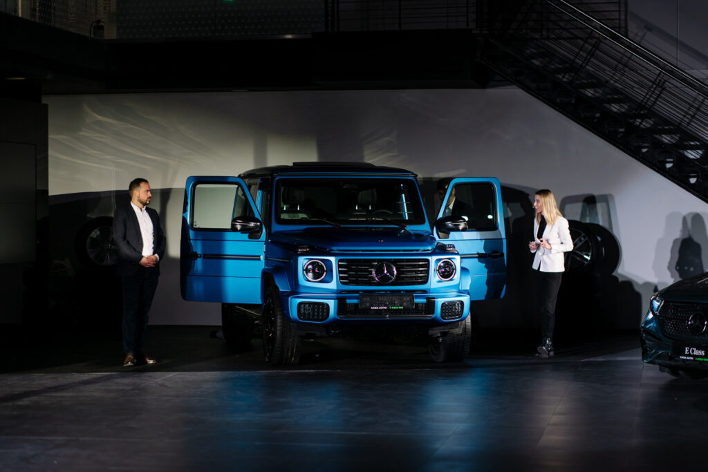  Casa Auto Iași a prezentat seara trecută cel mai nou model G Class Electric într-un spectacol unic creat în colaborare cu studentii Universității Naționale de Artă din Iași