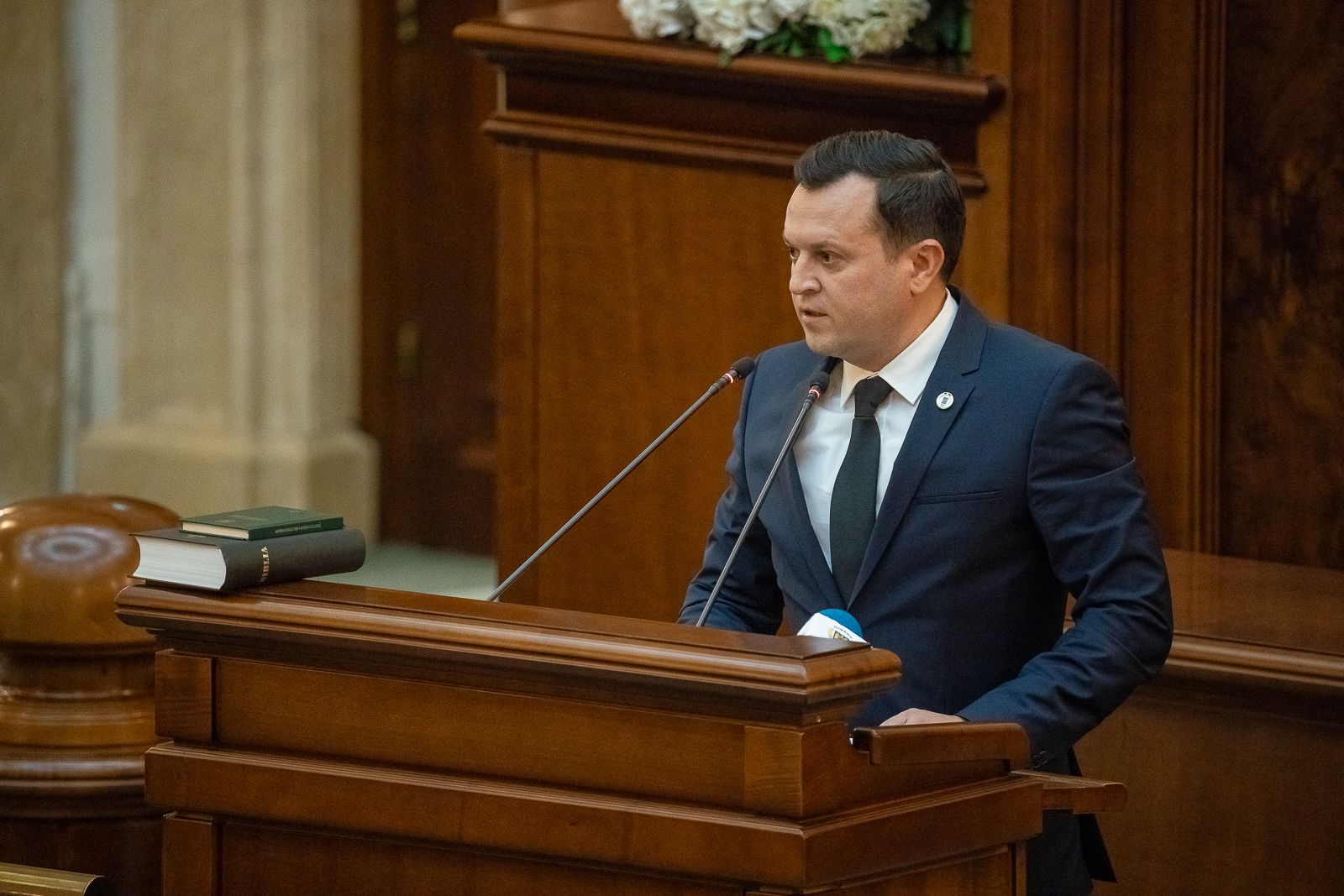 Un senator AUR din Botoșani își caută consilieri parlamentari pe OLX