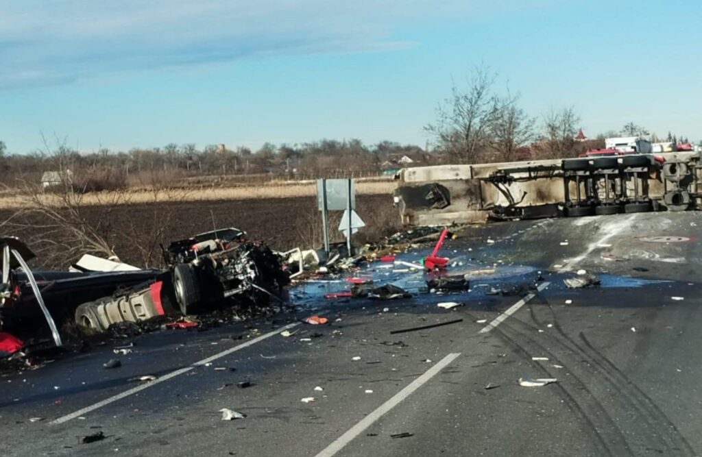 Doi mastodonți auto, impact frontal pe Europeană. Cine este ieșeanul care a decedat în acest cumplit accident?