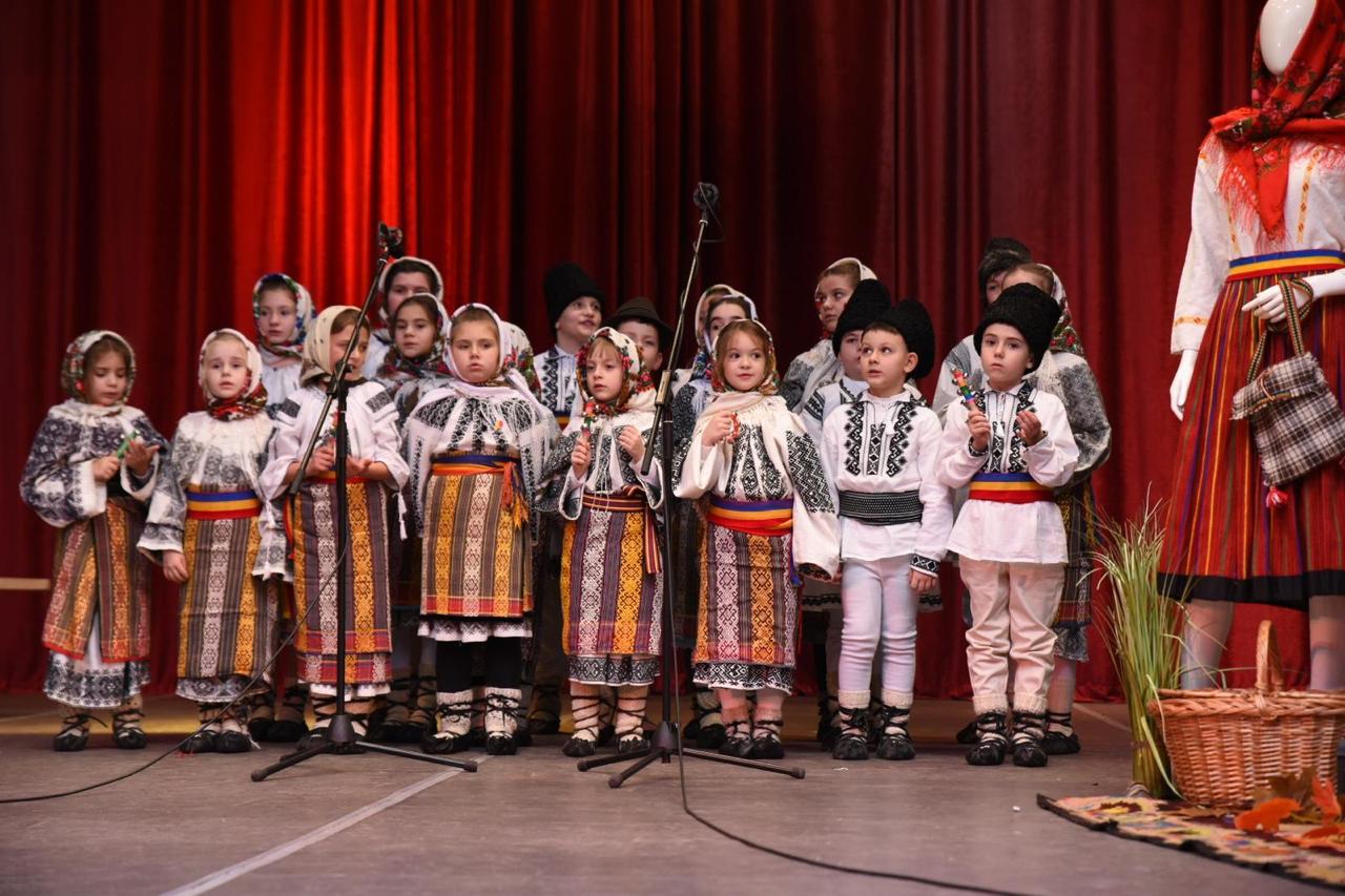 Sărbătorile de iarnă, puse în scenă în unitățile de învățământ din județul Iași