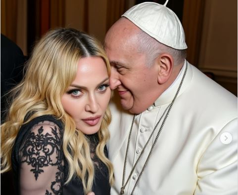 FOTO Madonna provoacă controverse după ce a distribuit fotografii false cu Papa Francisc