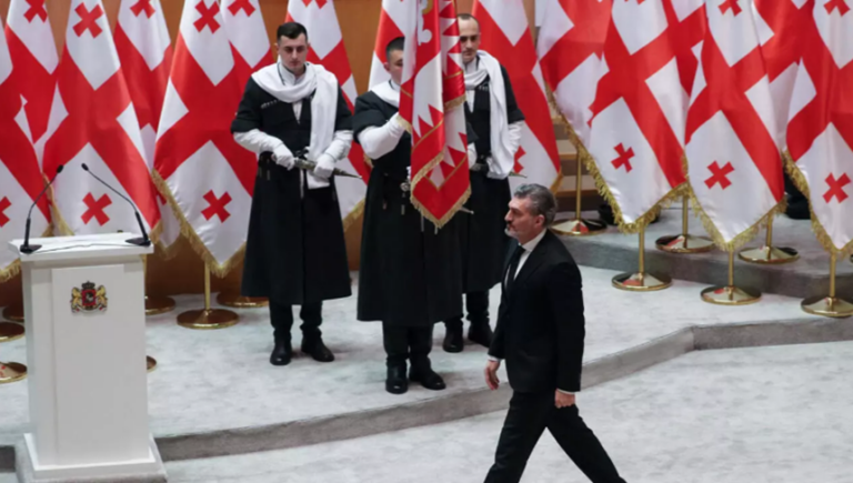 Mihail Kavelaşvili, investit preşedinte al Georgiei într-o scurtă ceremonie la Parlament