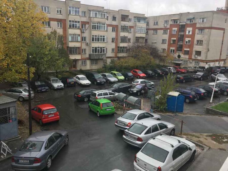 Amendă de până la 2.000 lei pentru românii care locuiesc la bloc și au mașină